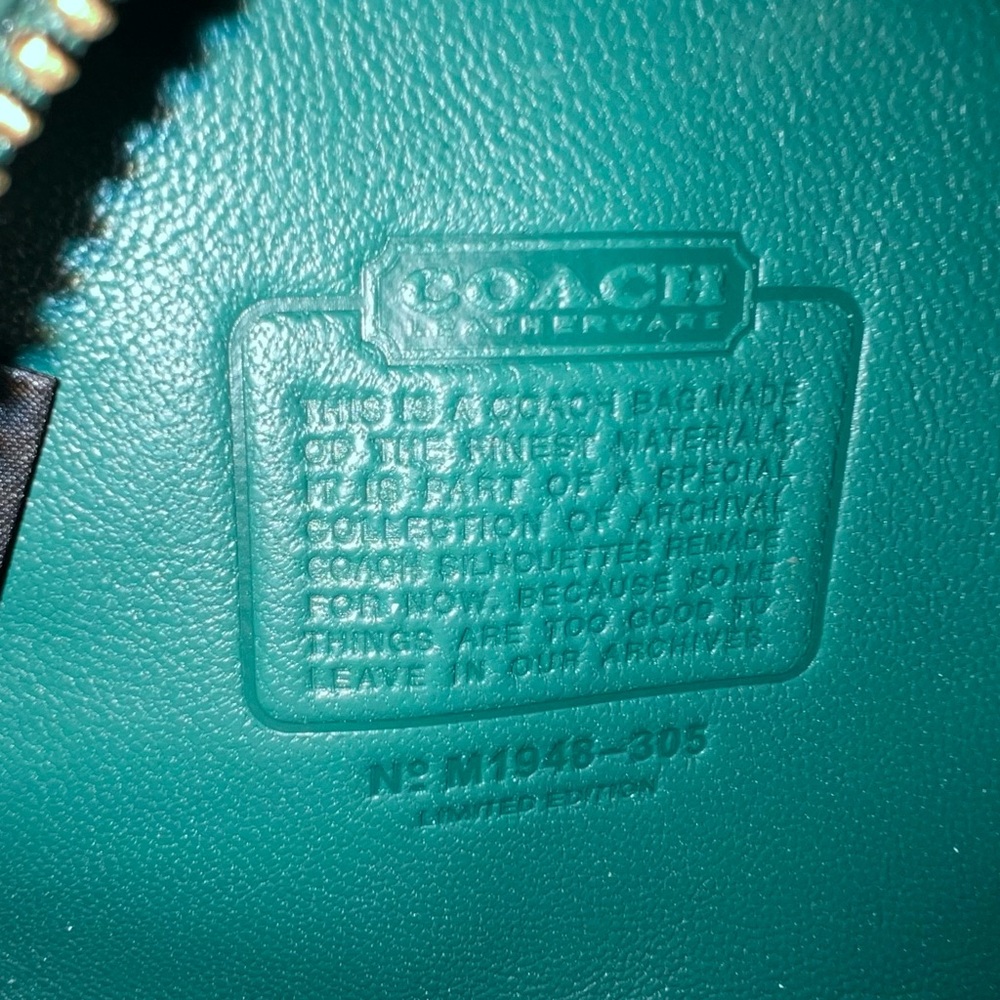 NWT Coach Half Moon Coin Case in Emerald Green - Picture 16 of 16